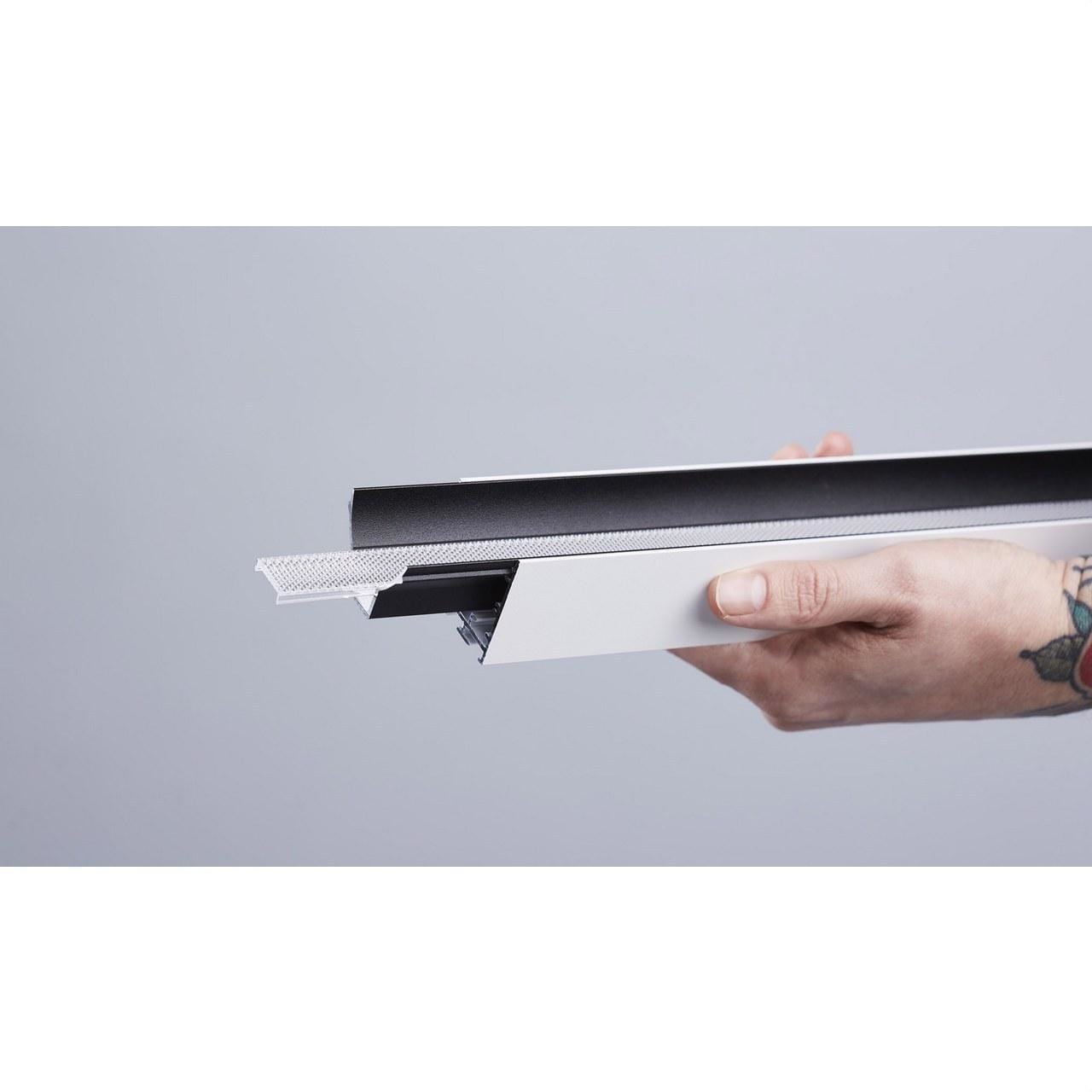 ILUTREK - Perfil superficie serie Space UGR (2m) blanco