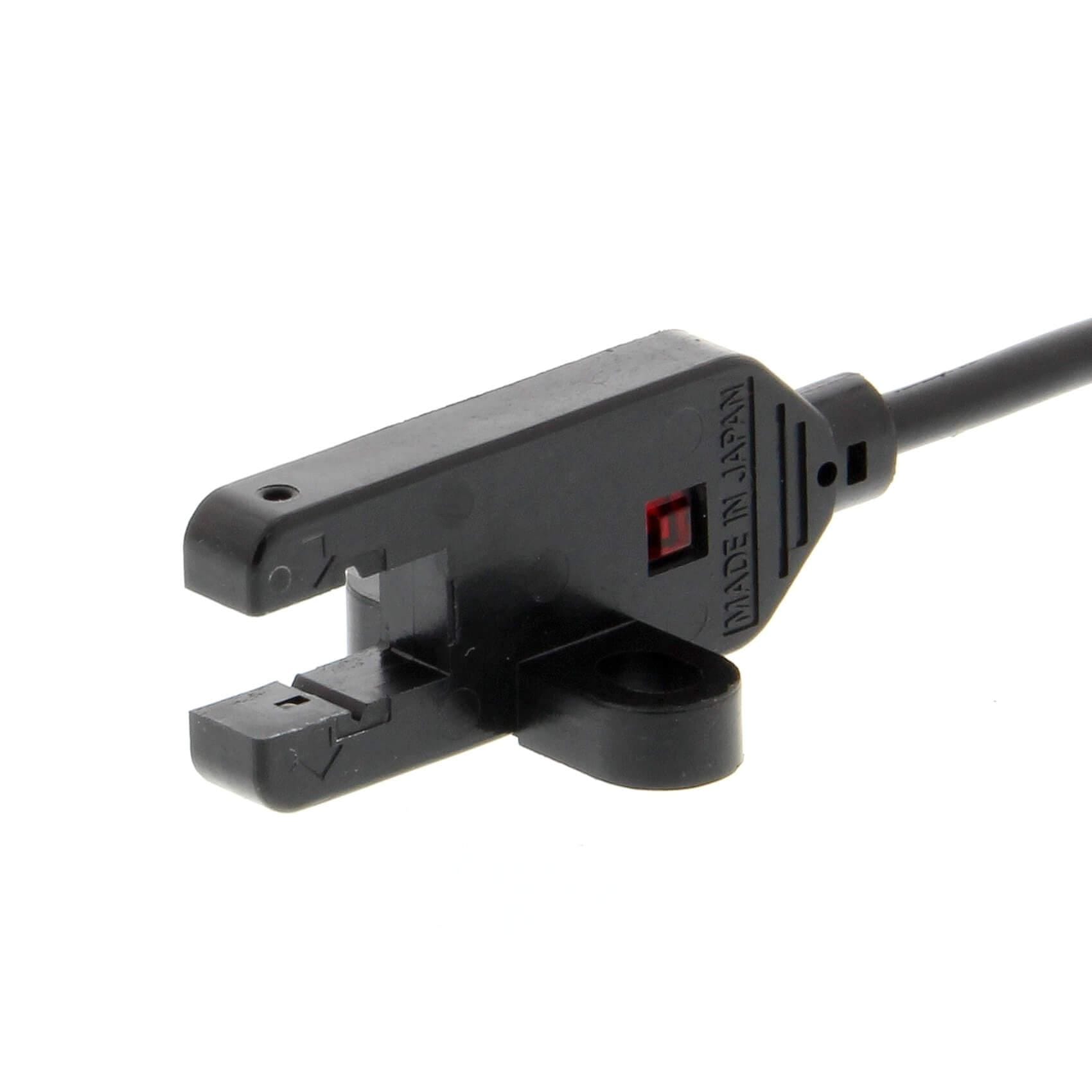 OMRON - Sensor herradura 5mm vertical luz PNP cable 2m