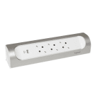 LEGRAND - Base múltiple en ángulo con 3 tomas rasantes 2P+T y USB tipo A y C. Ideal cocina. Instalación adhesivo o tornillo. Bl y alu. Sin cable