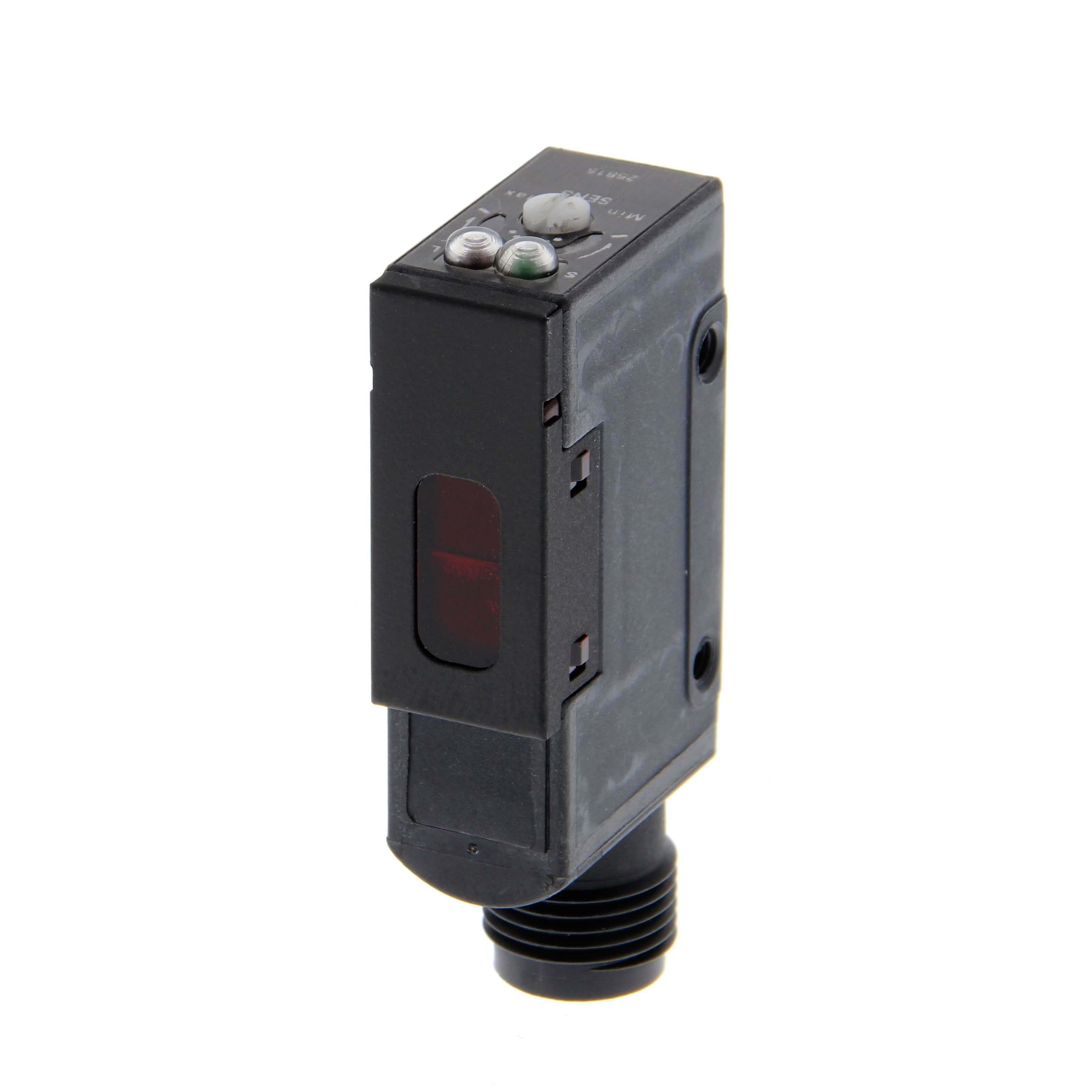 OMRON - Sensor plástico CC 3 hilos espejo 2m vertical PNP M12