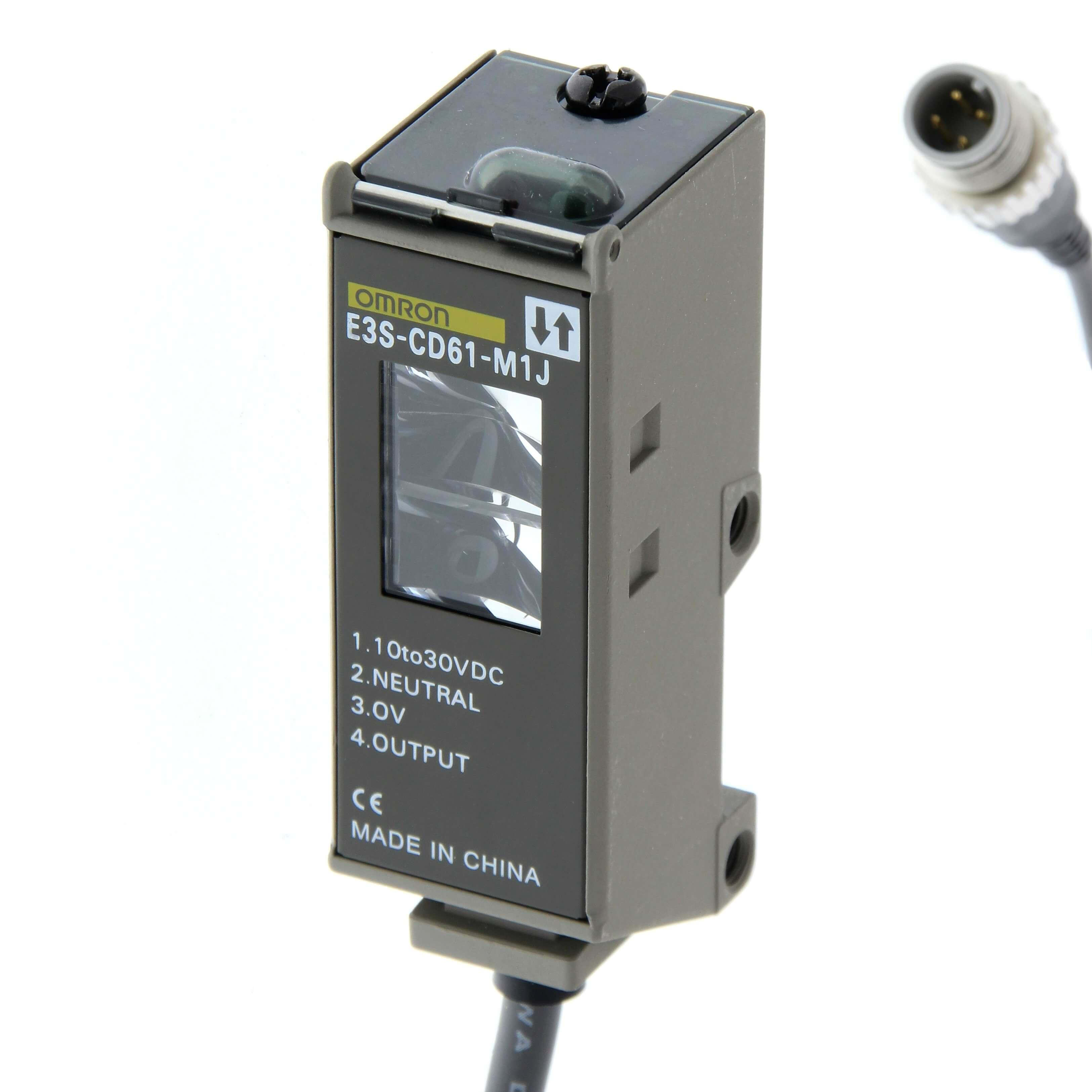 OMRON - Sensor robusta CC 3h réflex 70cm vertical