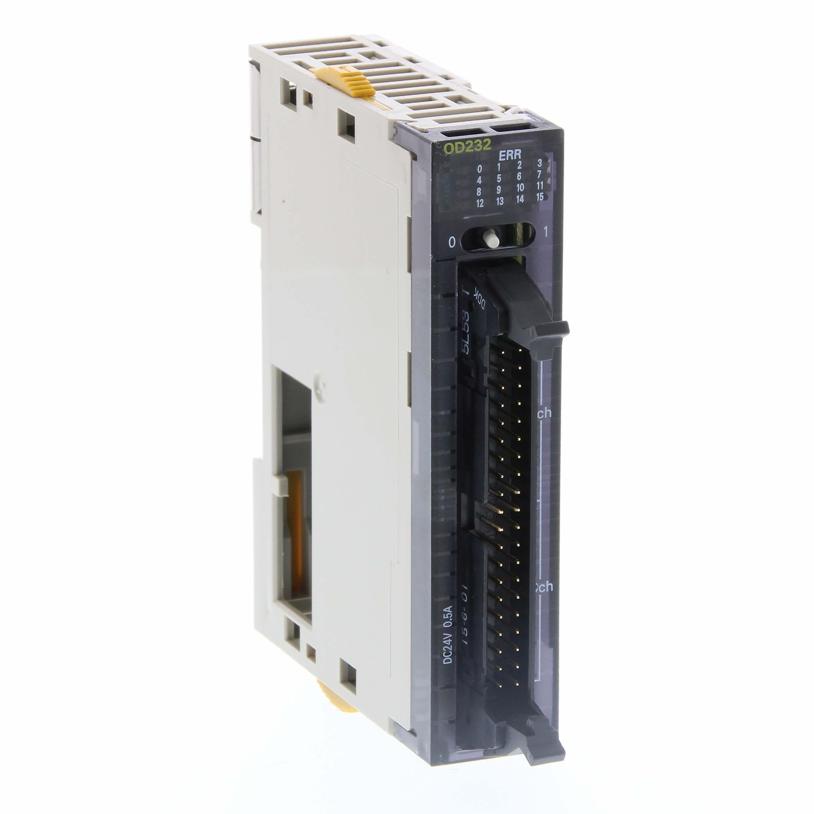 OMRON - Módulo 32 salidas PNP MIL