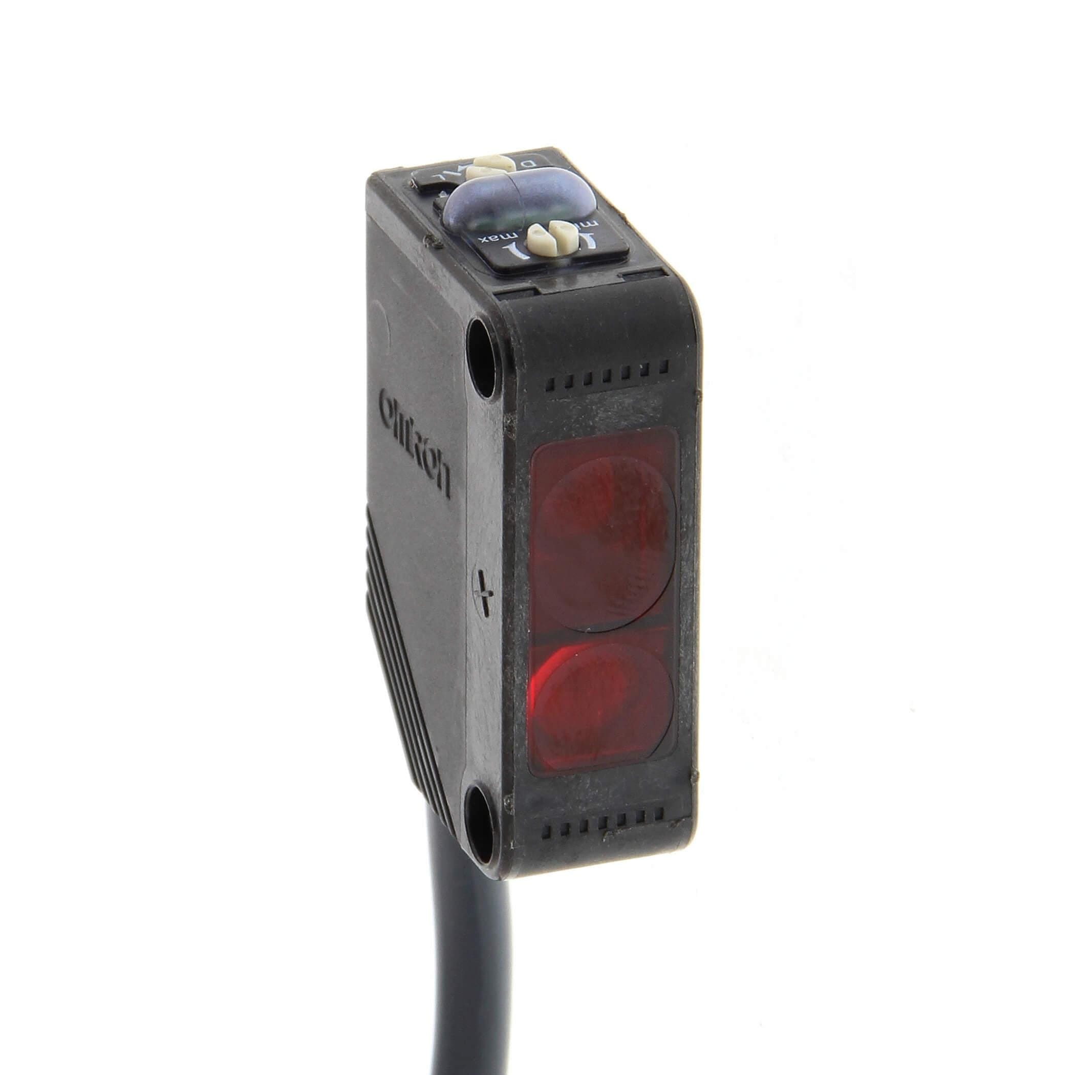OMRON - E3Z-LS81 2M  LÁSER BGS CC 4H RÉFLEX 200MM PNP IP67