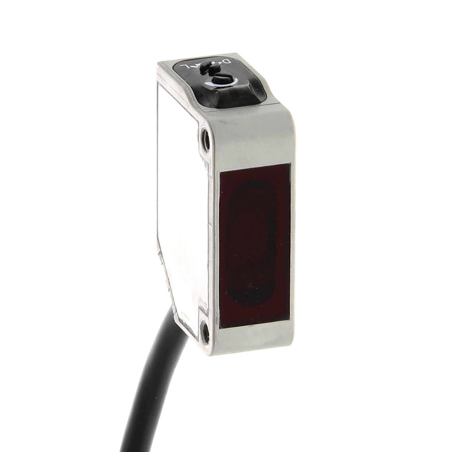 OMRON - Fotocélula metálica CC 3h espejo 0,5m PNP 2m