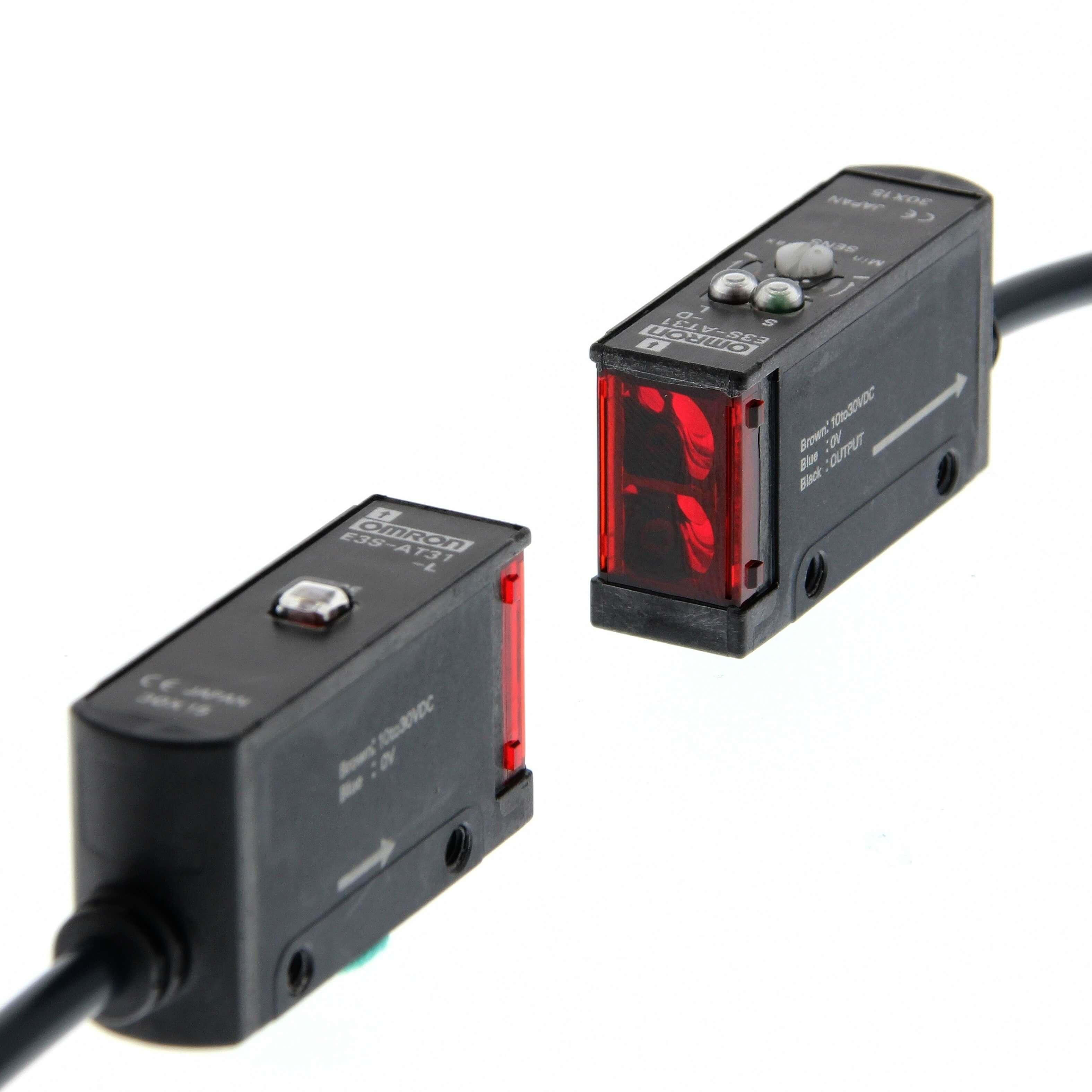 OMRON - Sensor plástico CC 3 hilos barrera 7m horizontal PNP