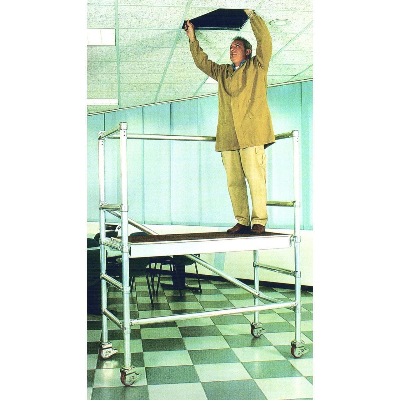 PROIMAN - ANDAMIO ALUMINIO PLEGABLE MODULO BASE A ALTURA PLATAFORMA .1,06 MT.