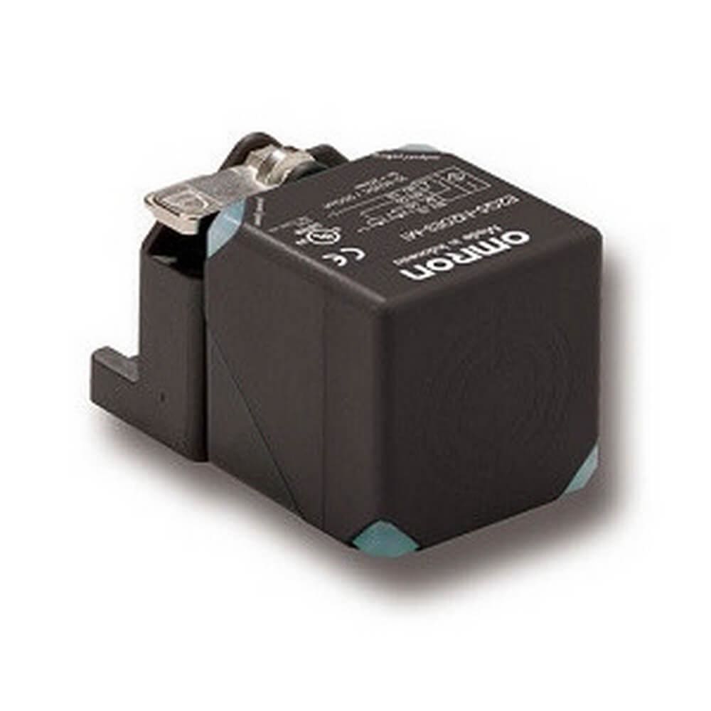 OMRON - Sensor cuadrado DC de proximidad 3h NoEnr 40mm PNP NA conector M12