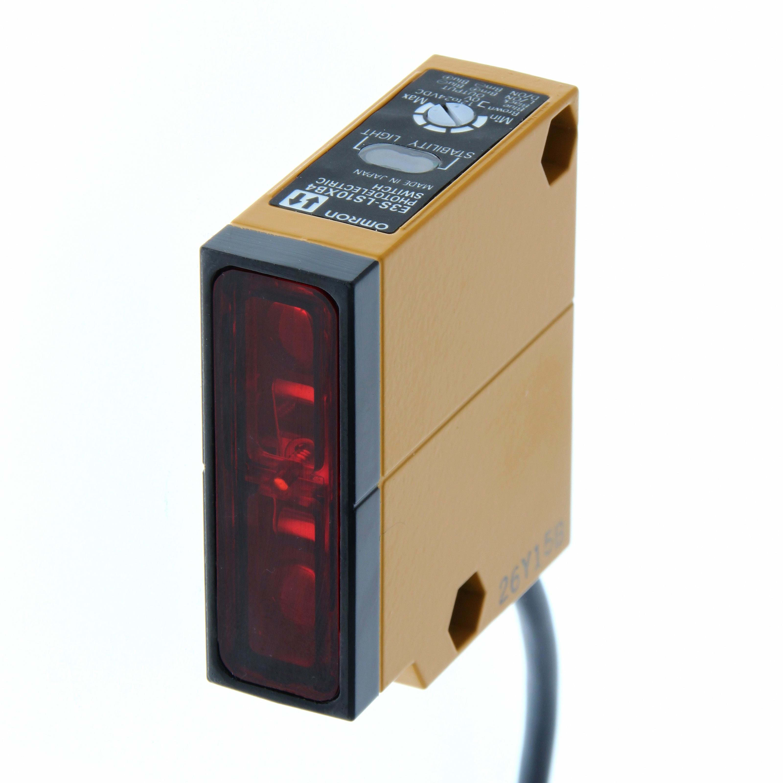 OMRON - E3S-LS10XE4  FOTC.BGS MET.CC IP67 NPN POTENCIOM.10CM