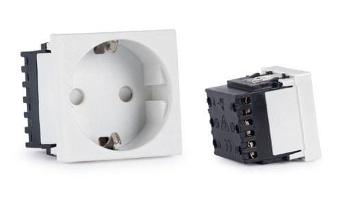 FONESTAR - Base enchufe bipolar toma tierra 250VCA 16A 1 panel conexión