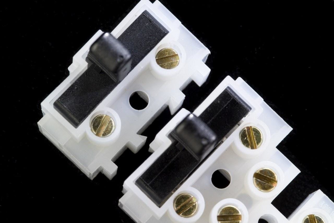 TEKOX - Regleta de conexión con portafusible estándar 3P capacidad de conexión 2,5mm²