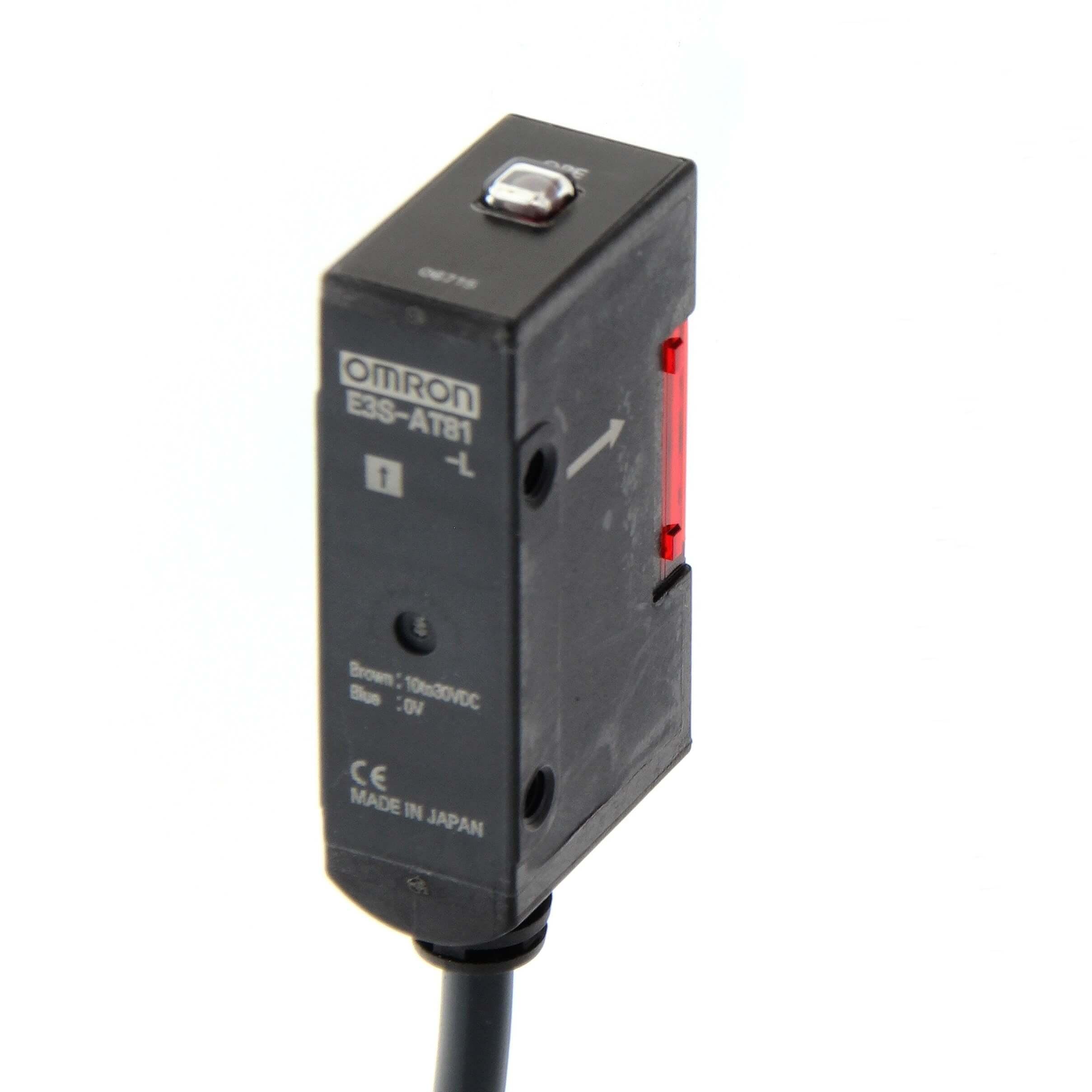 OMRON - Sensor plástico ICO CC 3 hilos BARR E3S-AT61-L