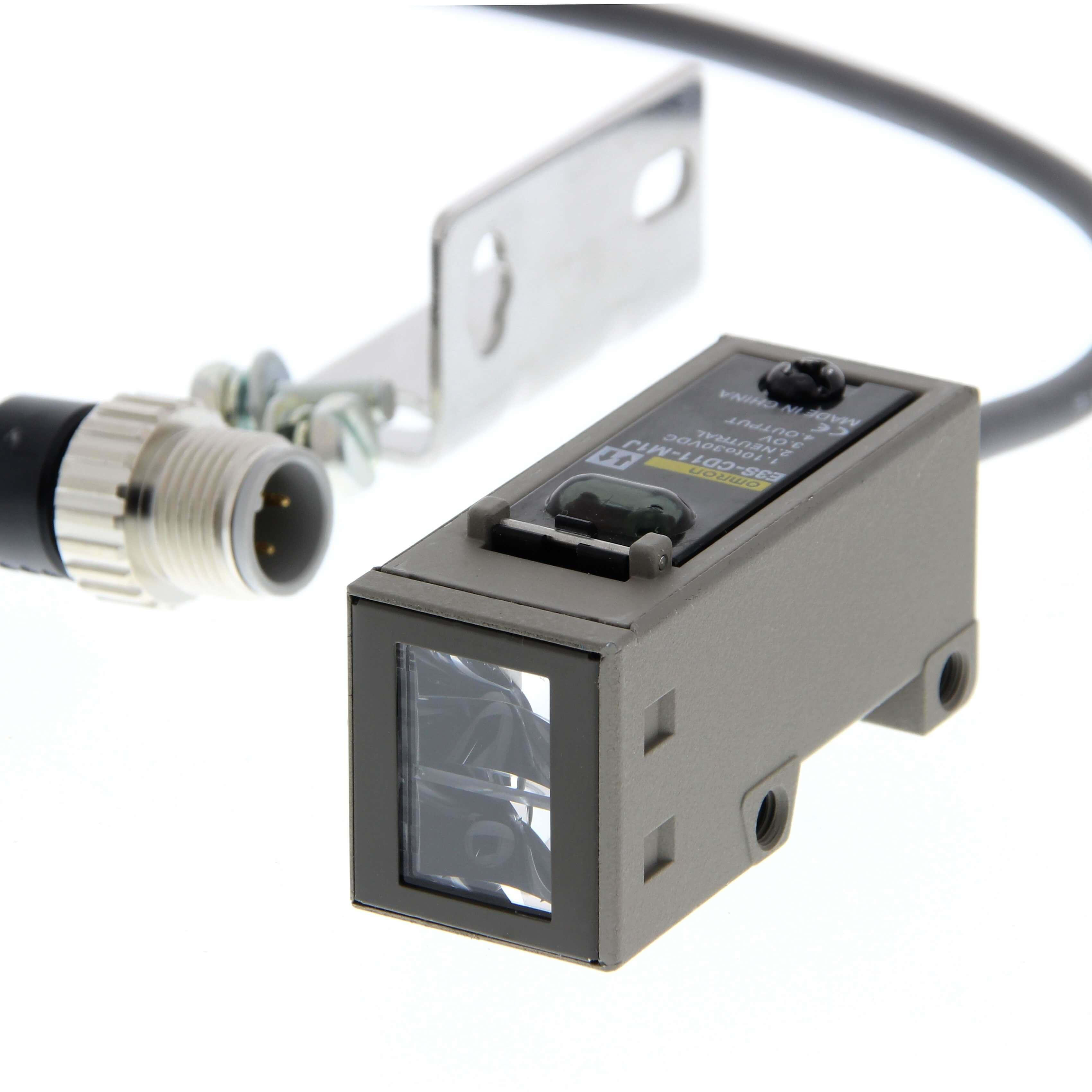 OMRON - Sensor robusta CC 3 hilos réflex 700mm 0,3 módulos M12