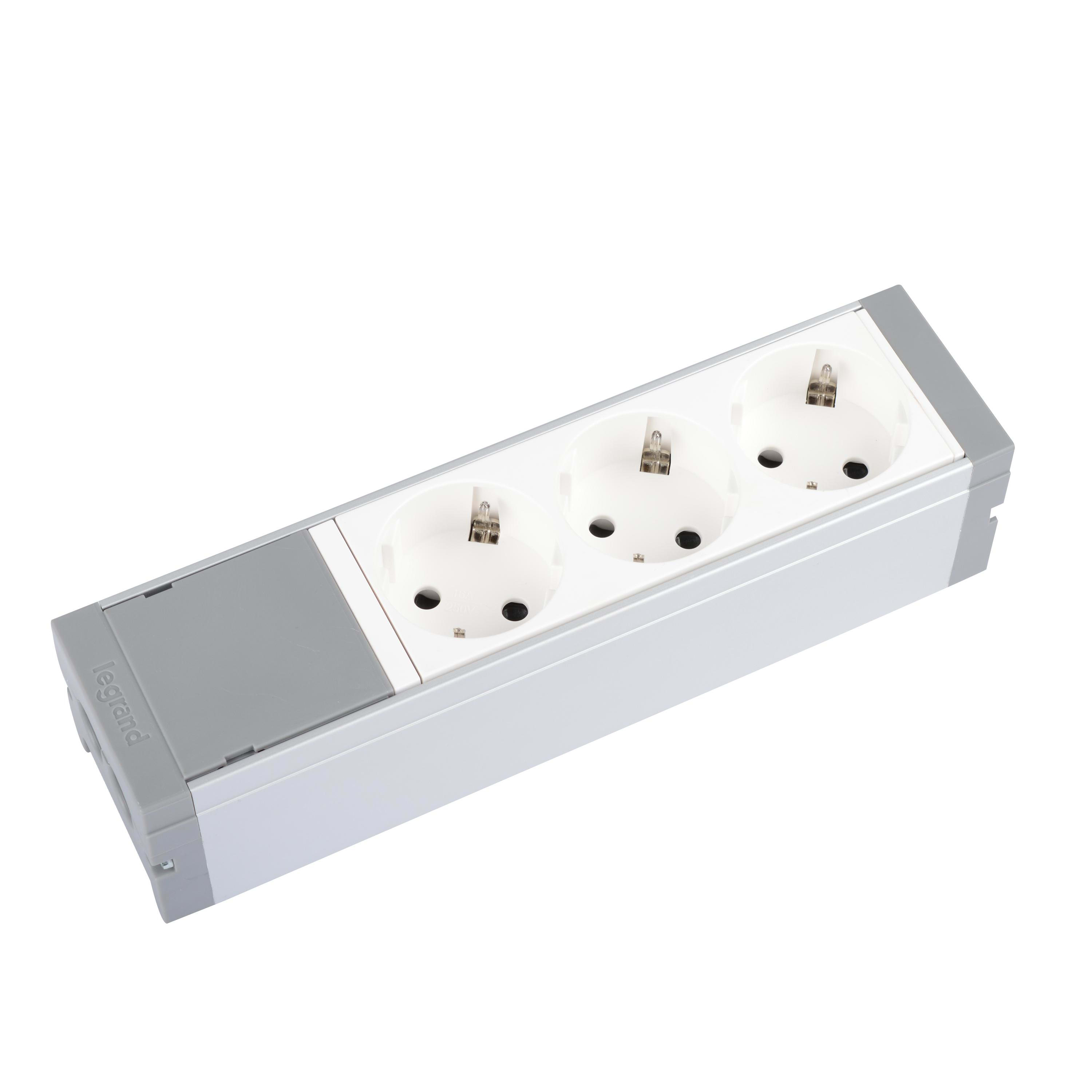 LEGRAND - Bloque de alimentación equipado con 3 bases Schuko 2P+T para cablear